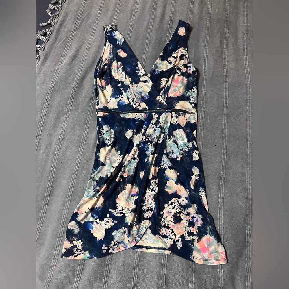 BCBG generation deep V blue floral dress